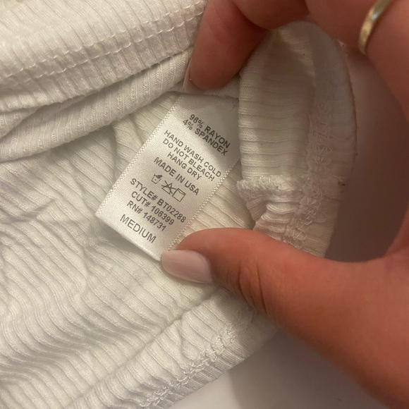 CROPPED WHITE LONGSLEEVE — SIZE MEDIUM - Picture 3 of 3